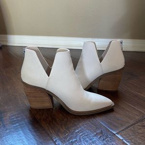 Vince Camuto Gigietta white leather bootie